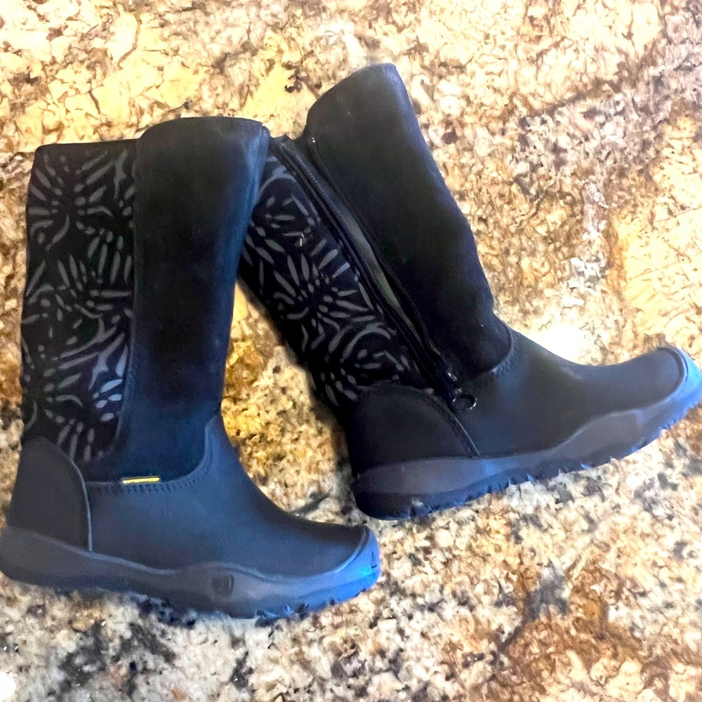 Keen Toddler Girls Moxie Winter Snow Rain Boot Black Waterproof Size 9 EUC